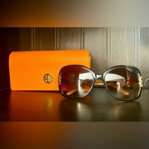 Pre-Owned Tory Burch Sunglasses with Case.
